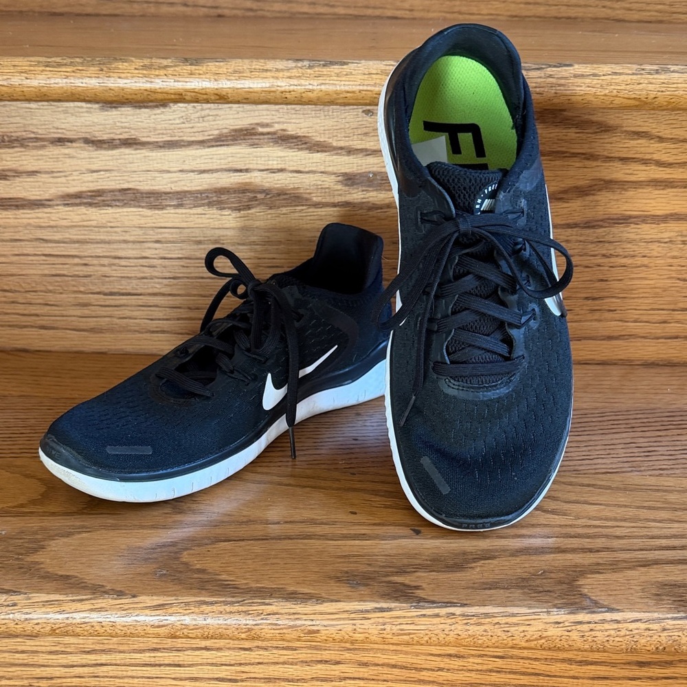 Nike Women’s Black and White Athletic Shoes